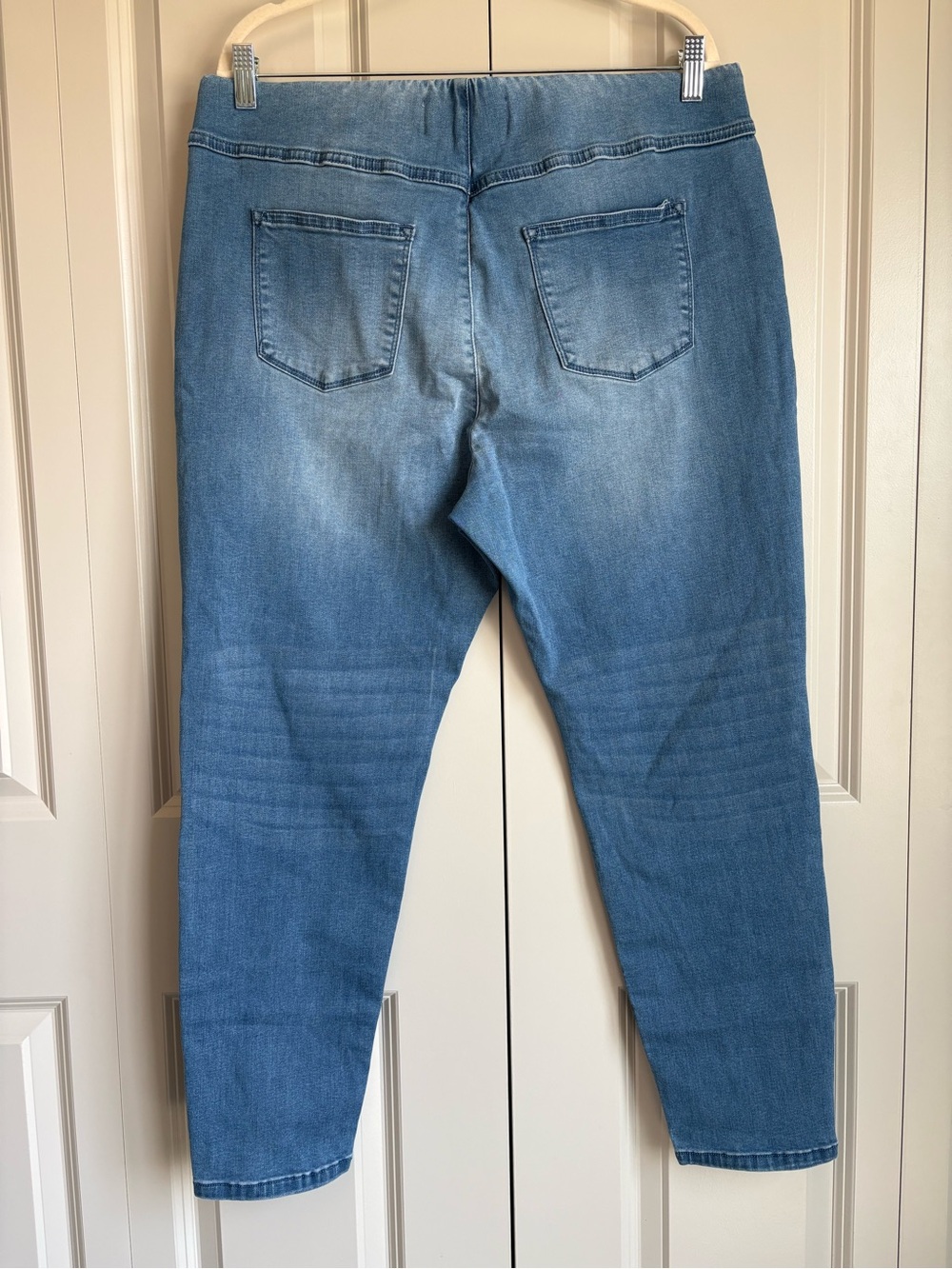 Soft Surroundings Light Wash Pull on Denim Jeans Whiskering Stretchy Size PXL - Picture 2 of 11